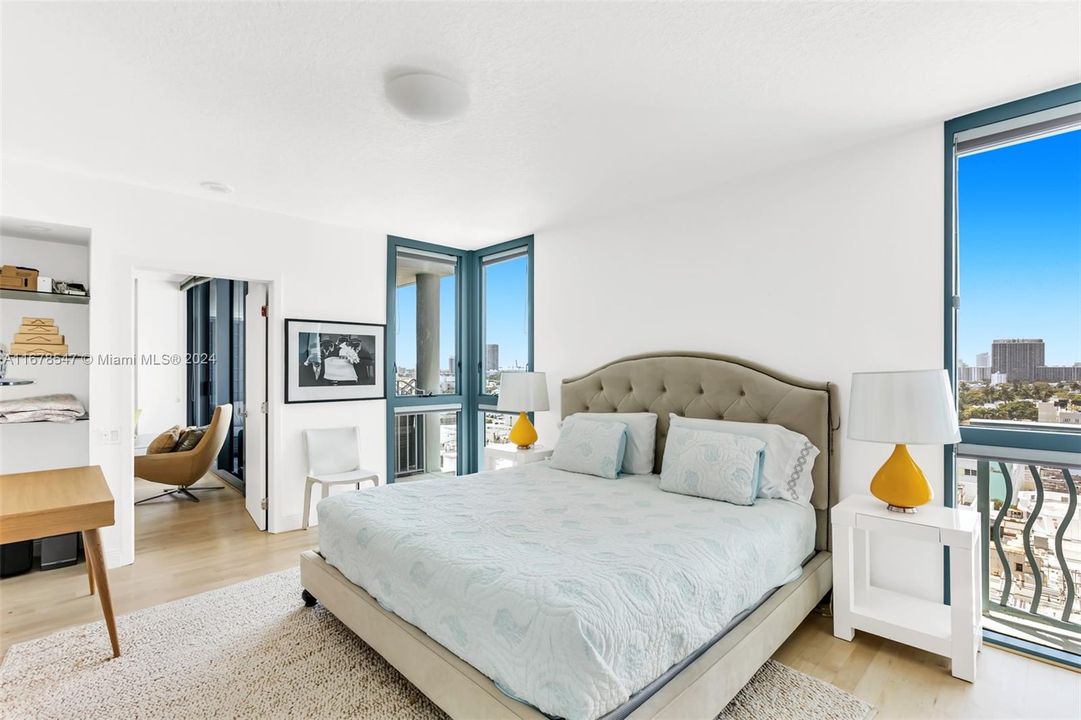 For Sale: $1,200,000 (1 beds, 2 baths, 940 Square Feet)