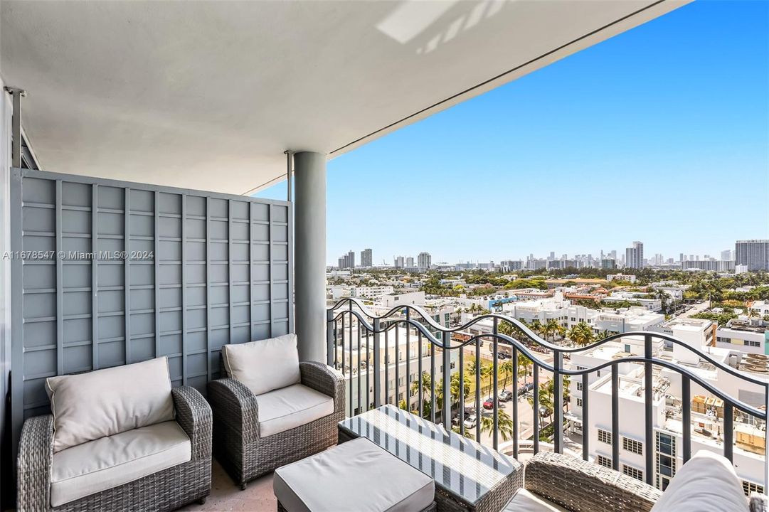 For Sale: $1,200,000 (1 beds, 2 baths, 940 Square Feet)