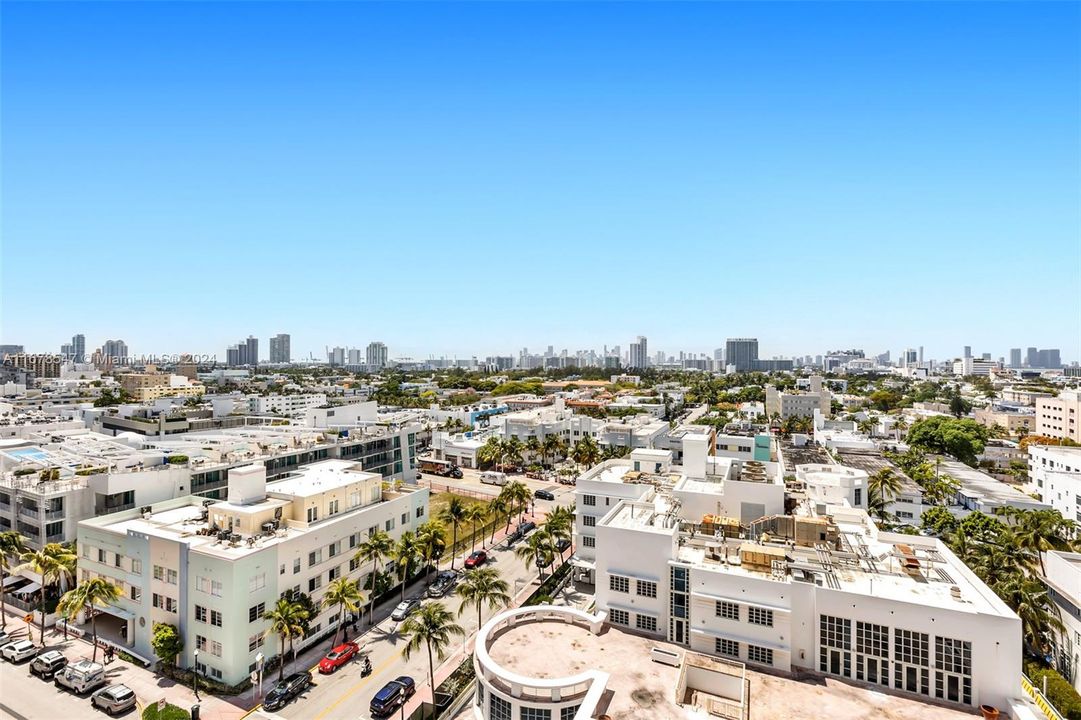 For Sale: $1,200,000 (1 beds, 2 baths, 940 Square Feet)