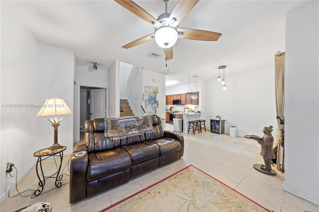 For Sale: $345,000 (2 beds, 2 baths, 1104 Square Feet)