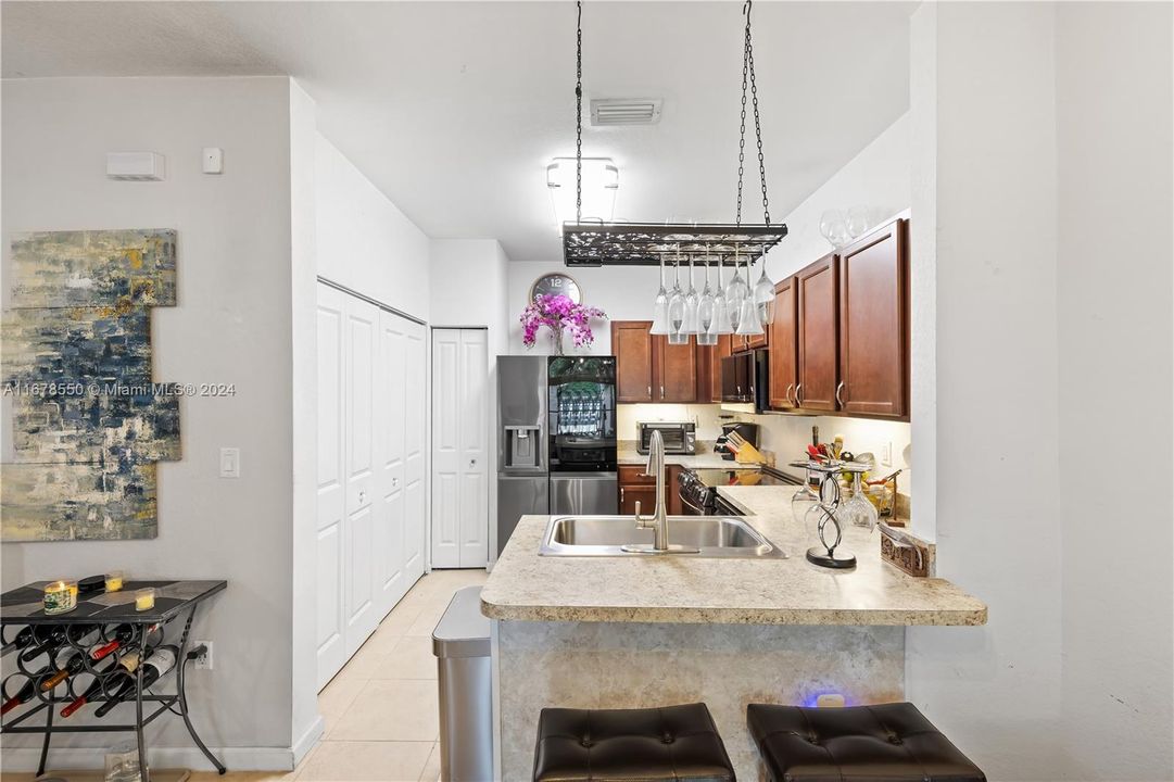 For Sale: $345,000 (2 beds, 2 baths, 1104 Square Feet)