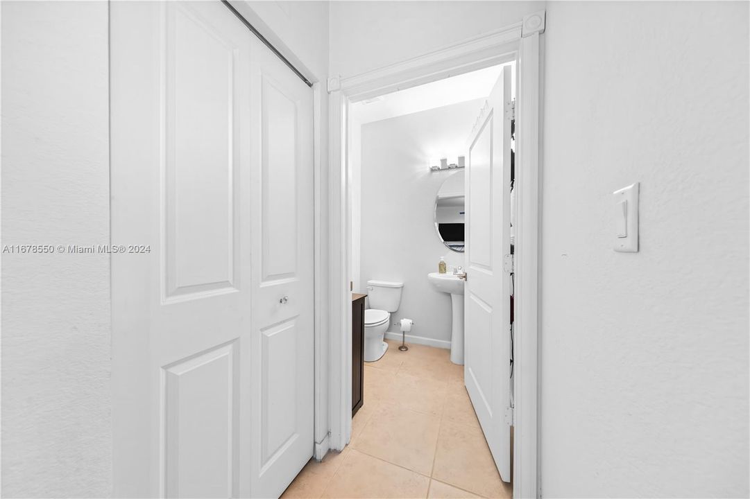 For Sale: $345,000 (2 beds, 2 baths, 1104 Square Feet)