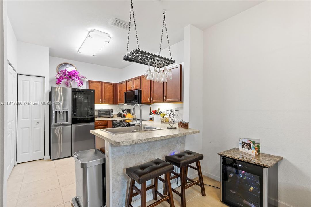 For Sale: $345,000 (2 beds, 2 baths, 1104 Square Feet)