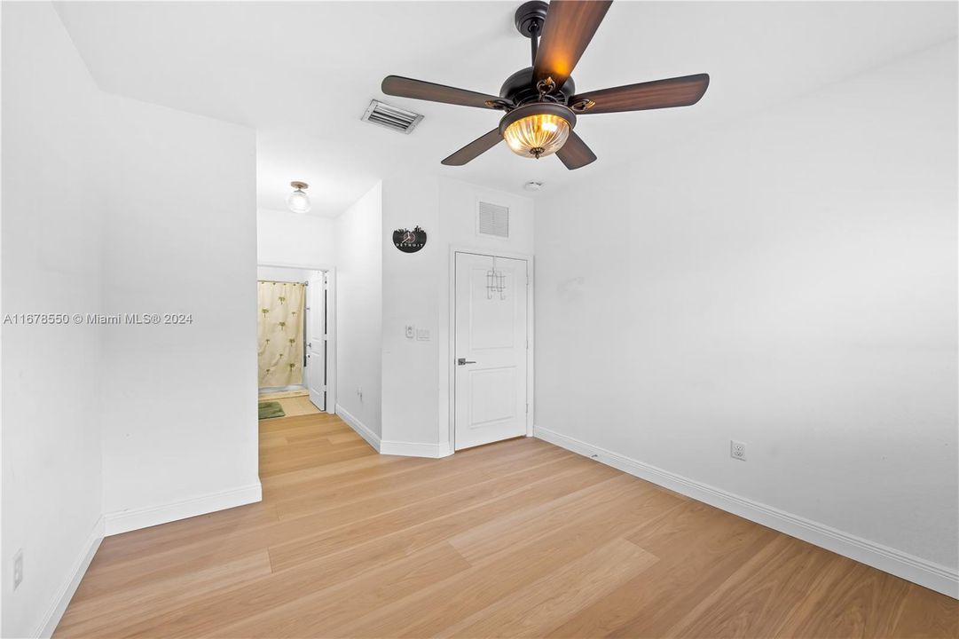 For Sale: $345,000 (2 beds, 2 baths, 1104 Square Feet)