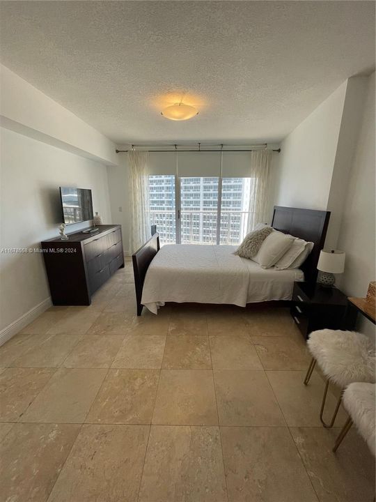 For Rent: $3,000 (1 beds, 1 baths, 791 Square Feet)