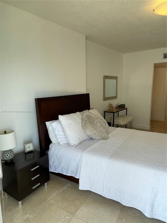 For Rent: $3,000 (1 beds, 1 baths, 791 Square Feet)