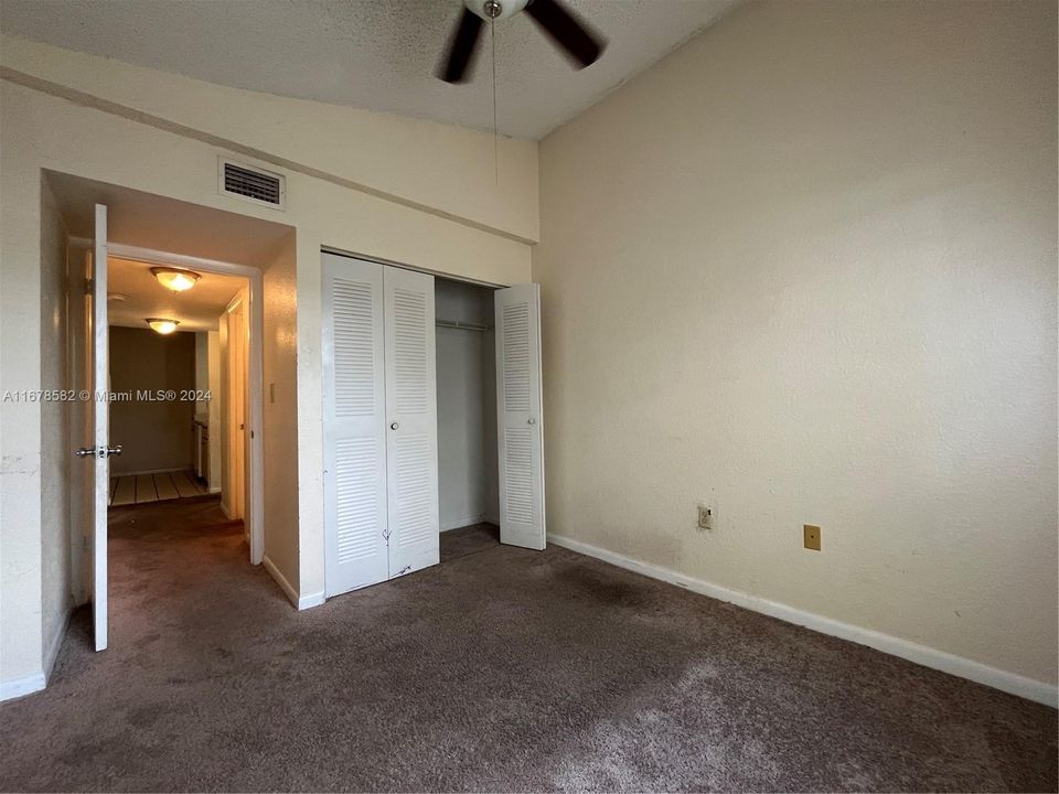 For Rent: $2,000 (2 beds, 2 baths, 981 Square Feet)