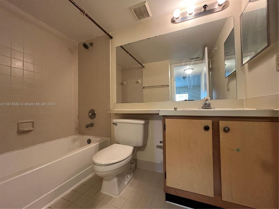 For Rent: $2,000 (2 beds, 2 baths, 981 Square Feet)