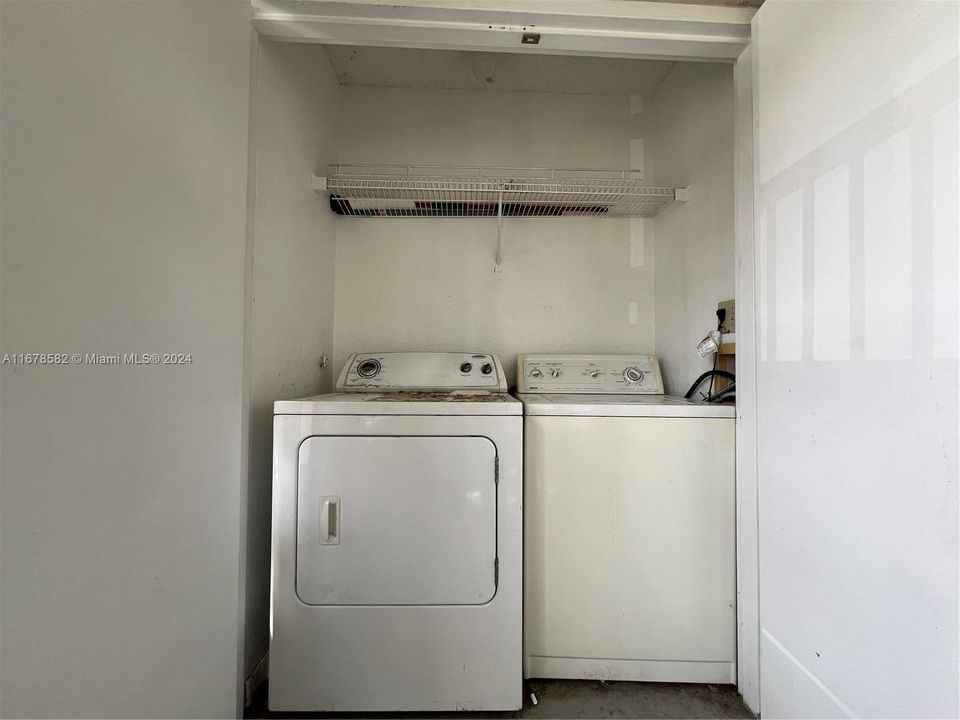 For Rent: $2,000 (2 beds, 2 baths, 981 Square Feet)