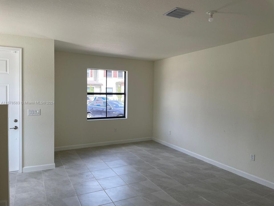 For Rent: $2,975 (3 beds, 2 baths, 1540 Square Feet)