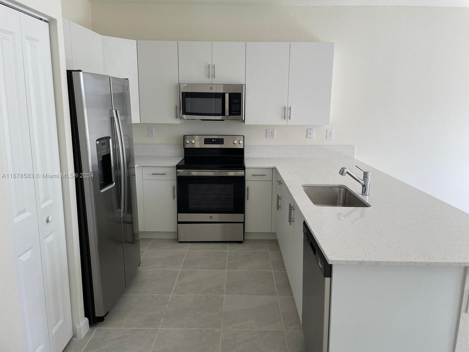 For Rent: $2,975 (3 beds, 2 baths, 1540 Square Feet)