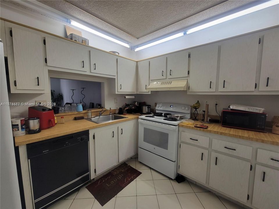 For Sale: $186,000 (2 beds, 2 baths, 1000 Square Feet)