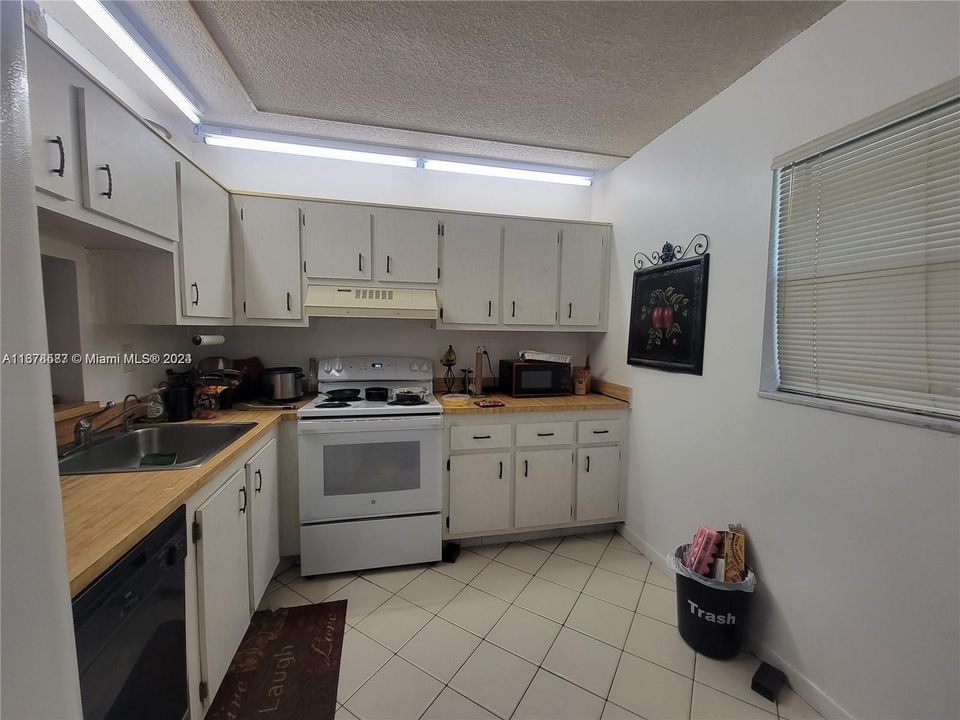 For Sale: $186,000 (2 beds, 2 baths, 1000 Square Feet)