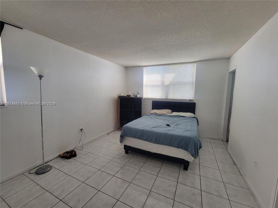 For Sale: $186,000 (2 beds, 2 baths, 1000 Square Feet)