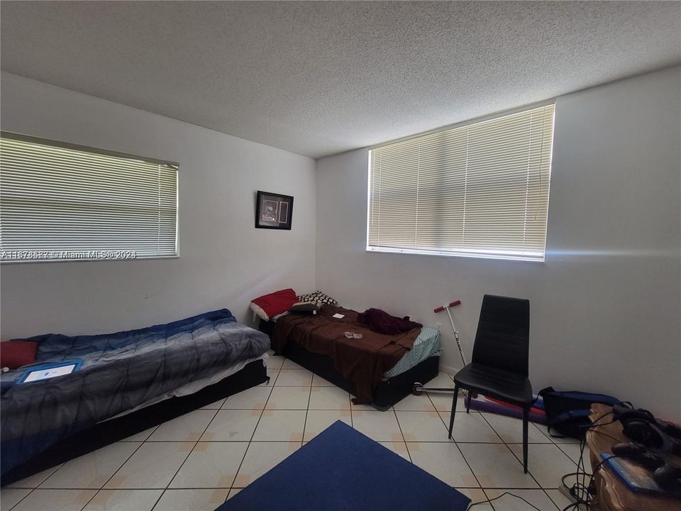 For Sale: $186,000 (2 beds, 2 baths, 1000 Square Feet)