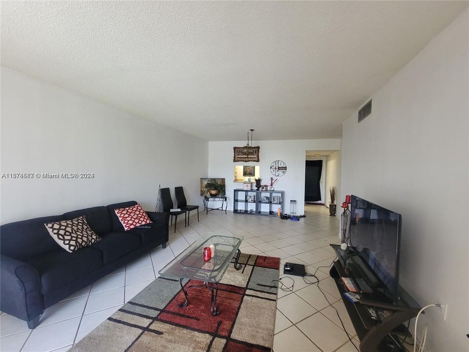 For Sale: $186,000 (2 beds, 2 baths, 1000 Square Feet)