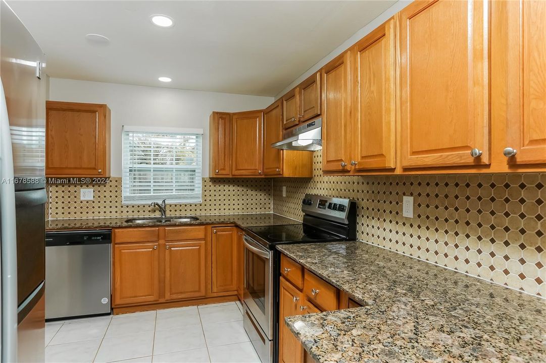 For Sale: $475,000 (3 beds, 2 baths, 1207 Square Feet)