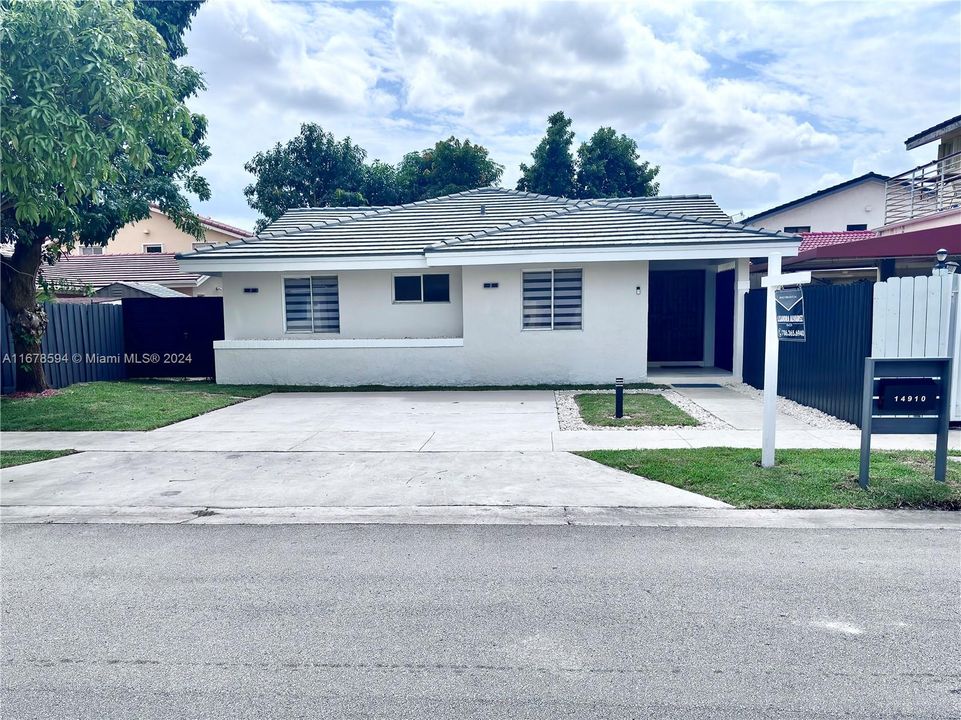 For Sale: $665,000 (3 beds, 2 baths, 1636 Square Feet)