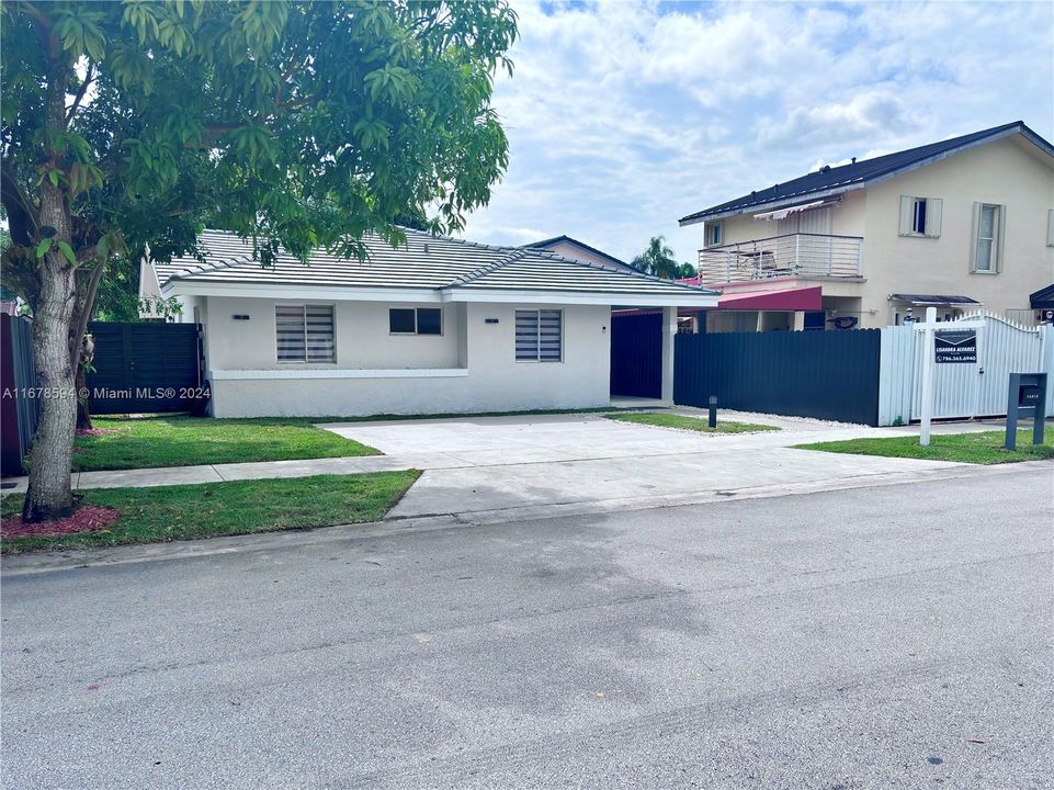 For Sale: $665,000 (3 beds, 2 baths, 1636 Square Feet)