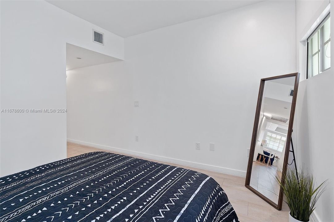 For Sale: $255,000 (1 beds, 1 baths, 454 Square Feet)