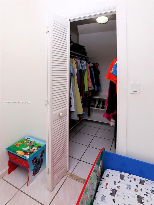 Walking Closet Master Bedroom