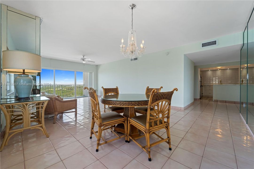 For Sale: $465,000 (2 beds, 2 baths, 1295 Square Feet)