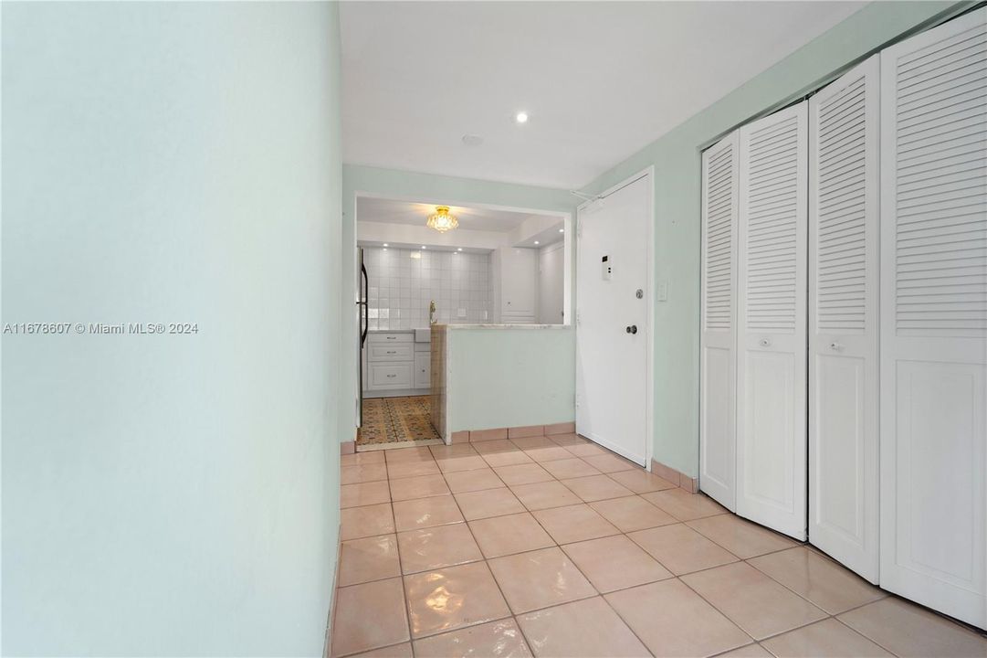 For Sale: $465,000 (2 beds, 2 baths, 1295 Square Feet)