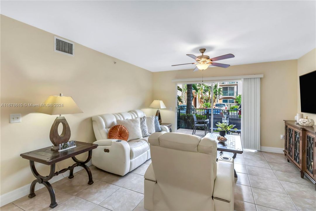 For Sale: $495,000 (2 beds, 2 baths, 1054 Square Feet)