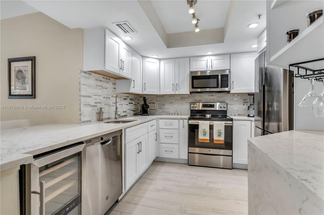 For Sale: $495,000 (2 beds, 2 baths, 1054 Square Feet)