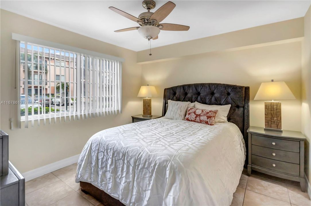 For Sale: $495,000 (2 beds, 2 baths, 1054 Square Feet)