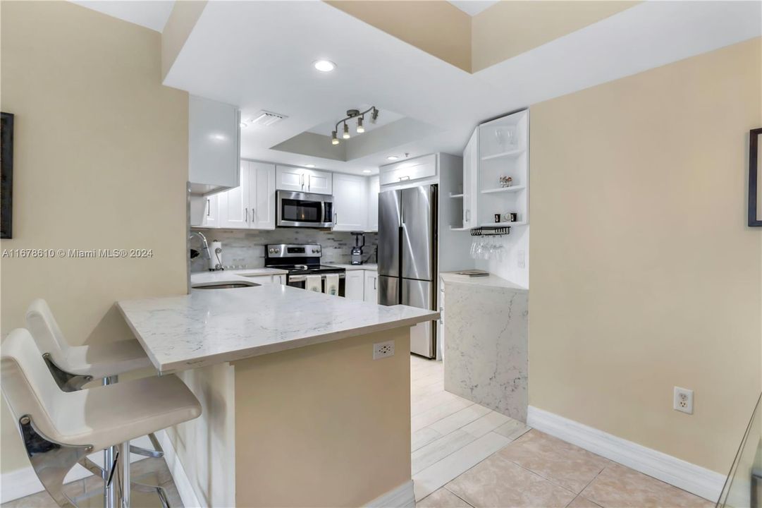 For Sale: $495,000 (2 beds, 2 baths, 1054 Square Feet)