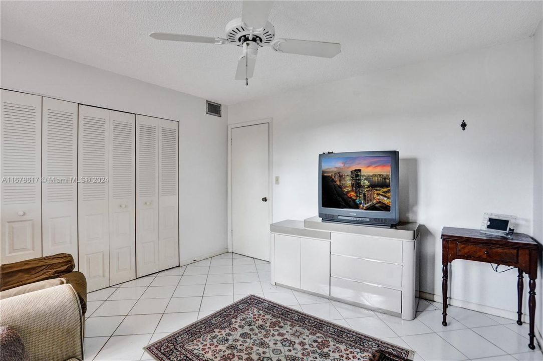 For Sale: $139,000 (2 beds, 2 baths, 1025 Square Feet)