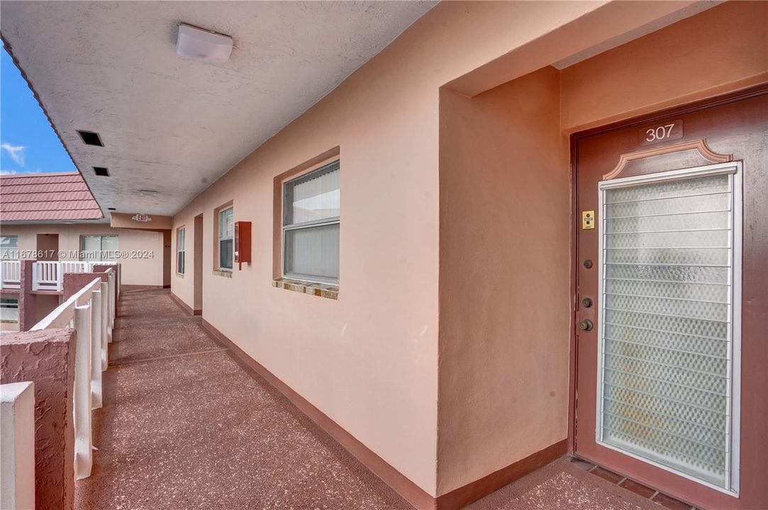 For Sale: $139,000 (2 beds, 2 baths, 1025 Square Feet)