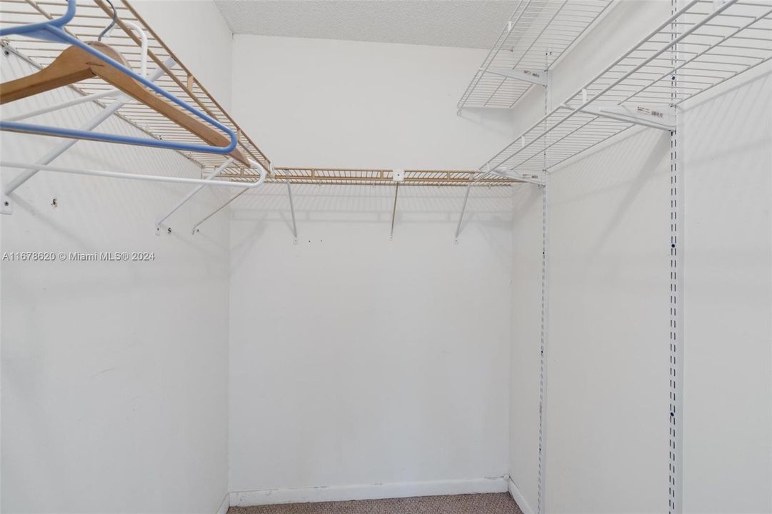 For Sale: $119,000 (2 beds, 2 baths, 960 Square Feet)