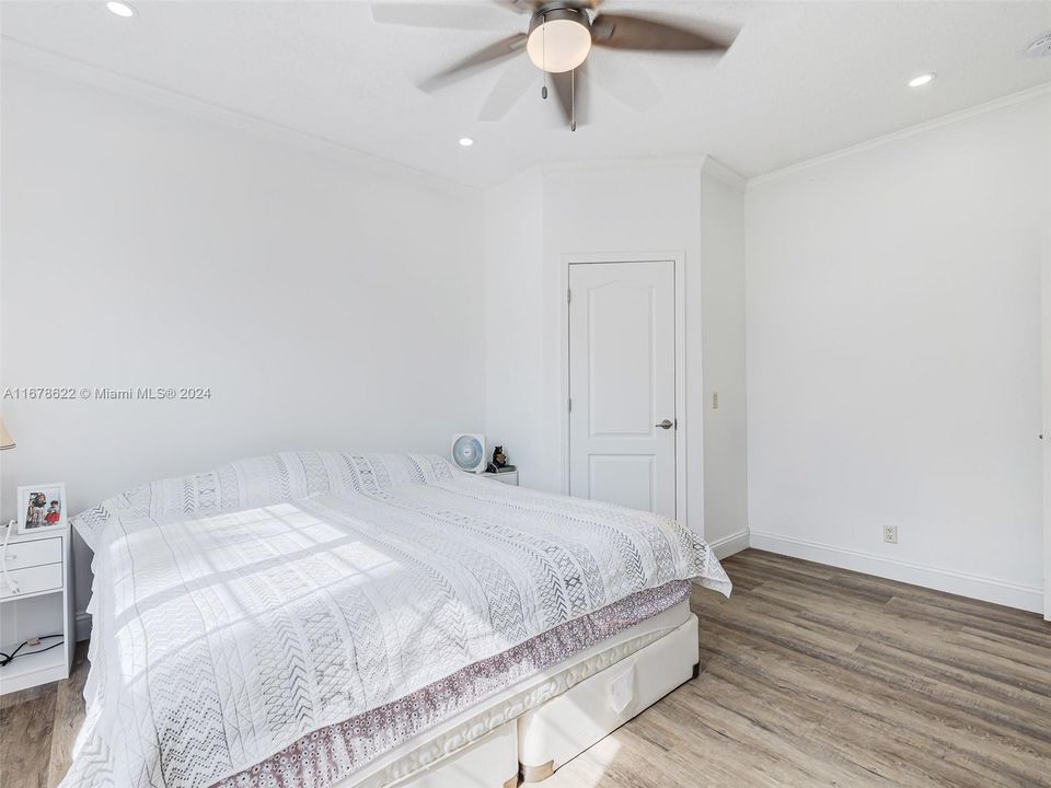 For Sale: $950,000 (4 beds, 2 baths, 2356 Square Feet)