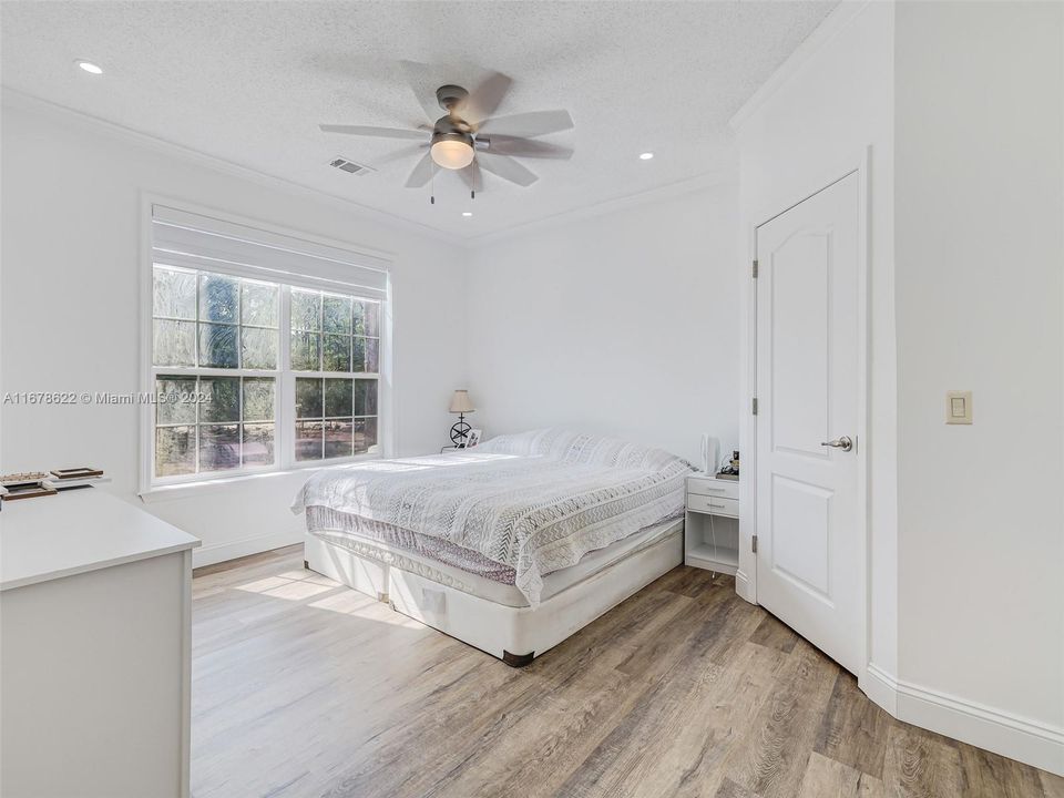 For Sale: $950,000 (4 beds, 2 baths, 2356 Square Feet)