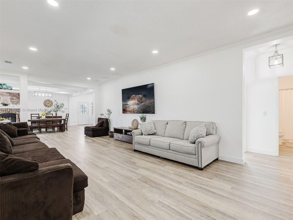 For Sale: $950,000 (4 beds, 2 baths, 2356 Square Feet)