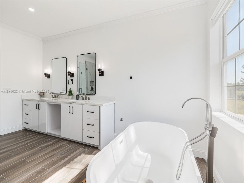 For Sale: $950,000 (4 beds, 2 baths, 2356 Square Feet)