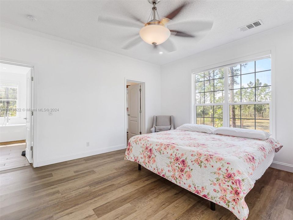 For Sale: $950,000 (4 beds, 2 baths, 2356 Square Feet)