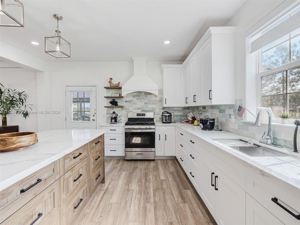 For Sale: $950,000 (4 beds, 2 baths, 2356 Square Feet)