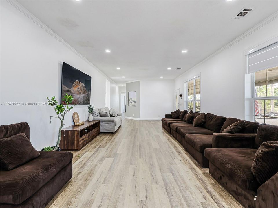 For Sale: $950,000 (4 beds, 2 baths, 2356 Square Feet)