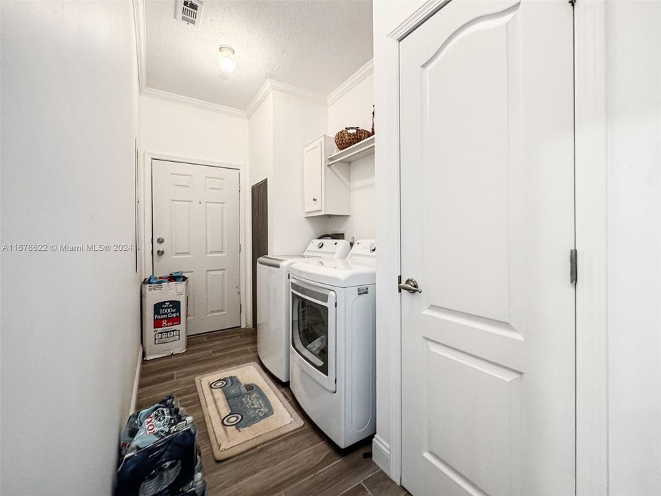 For Sale: $950,000 (4 beds, 2 baths, 2356 Square Feet)