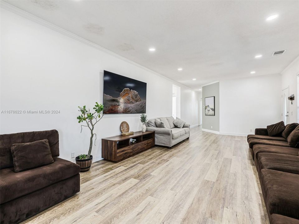 For Sale: $950,000 (4 beds, 2 baths, 2356 Square Feet)