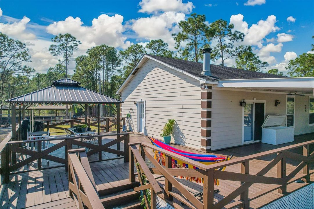 For Sale: $950,000 (4 beds, 2 baths, 2356 Square Feet)