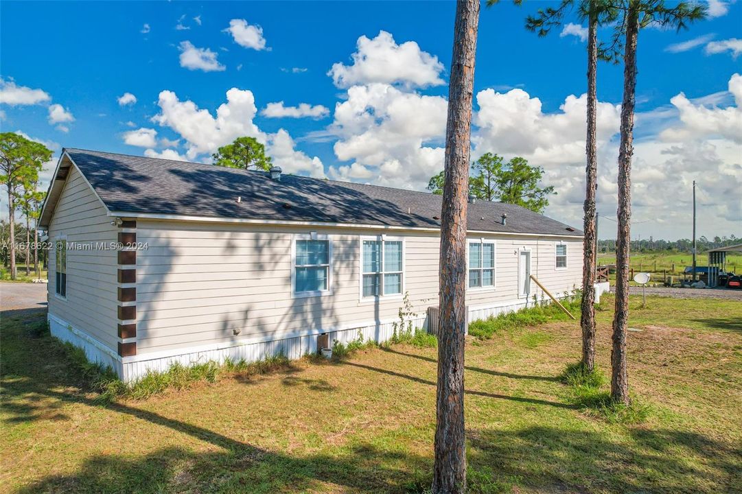 For Sale: $950,000 (4 beds, 2 baths, 2356 Square Feet)