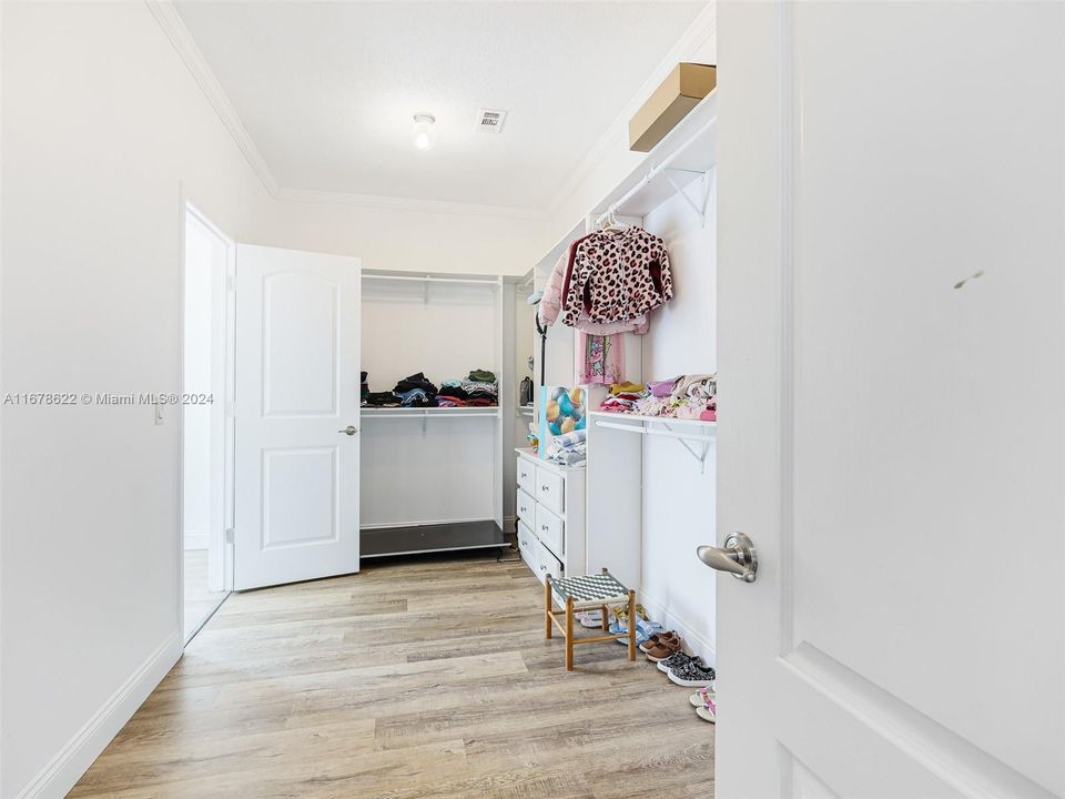 For Sale: $950,000 (4 beds, 2 baths, 2356 Square Feet)