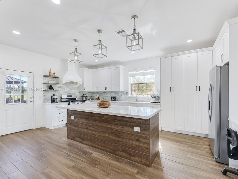 For Sale: $950,000 (4 beds, 2 baths, 2356 Square Feet)