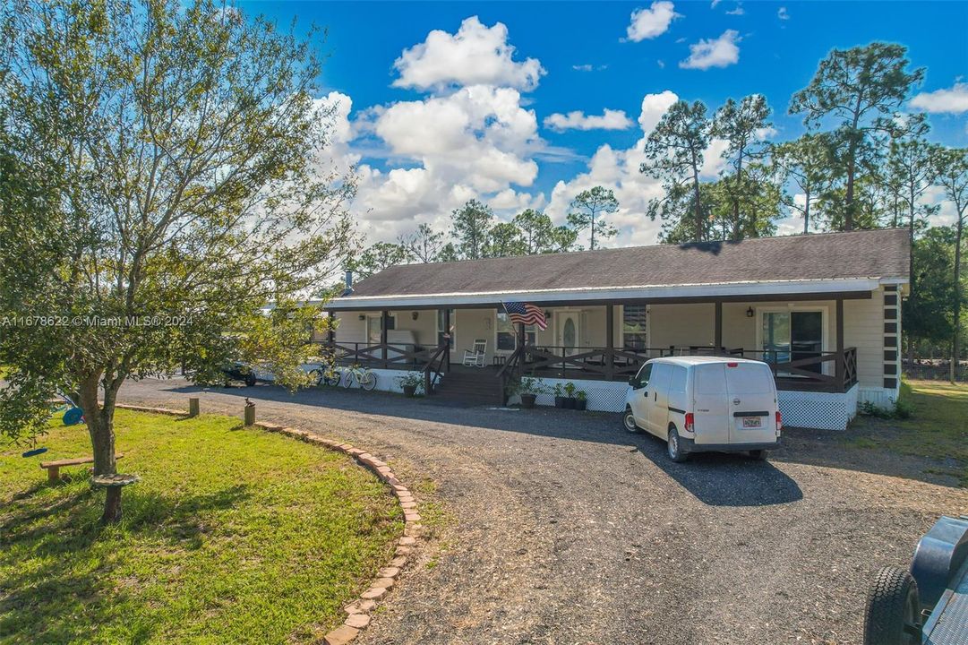 For Sale: $950,000 (4 beds, 2 baths, 2356 Square Feet)
