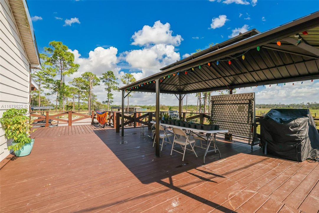 For Sale: $950,000 (4 beds, 2 baths, 2356 Square Feet)