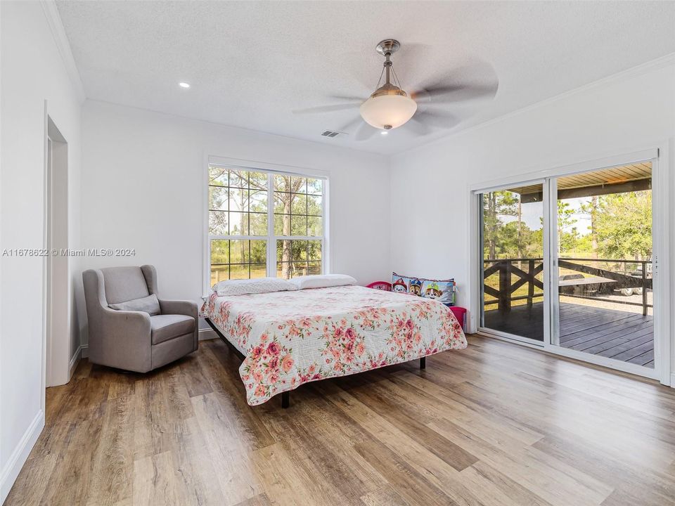 For Sale: $950,000 (4 beds, 2 baths, 2356 Square Feet)